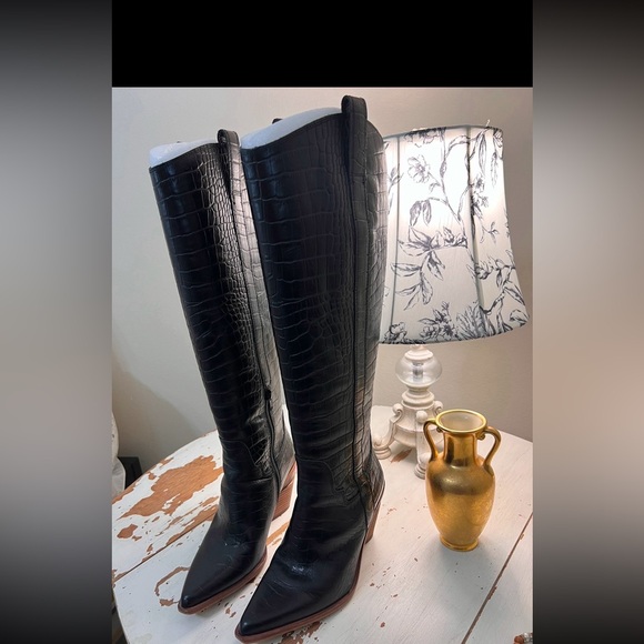 Gianni Bini Boots - Picture 6 of 16